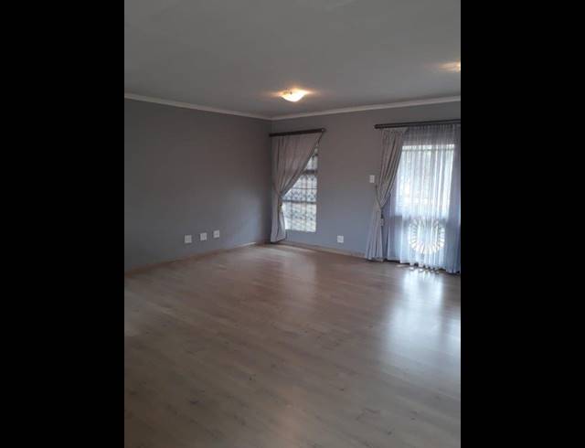 3 BEDROOM APARTMENT FOR SALE IN VAALPARK